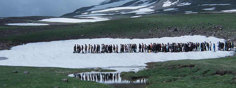 Tak erkir, tsurt dzmer (Hot Country, Cold Winter)