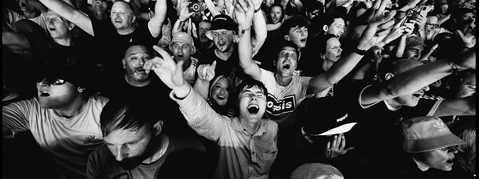 Oasis: Don't Look Back in Anger